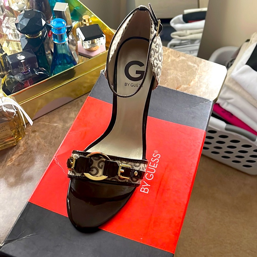 Womens guess wedge, brand new in box, size 8 1/2